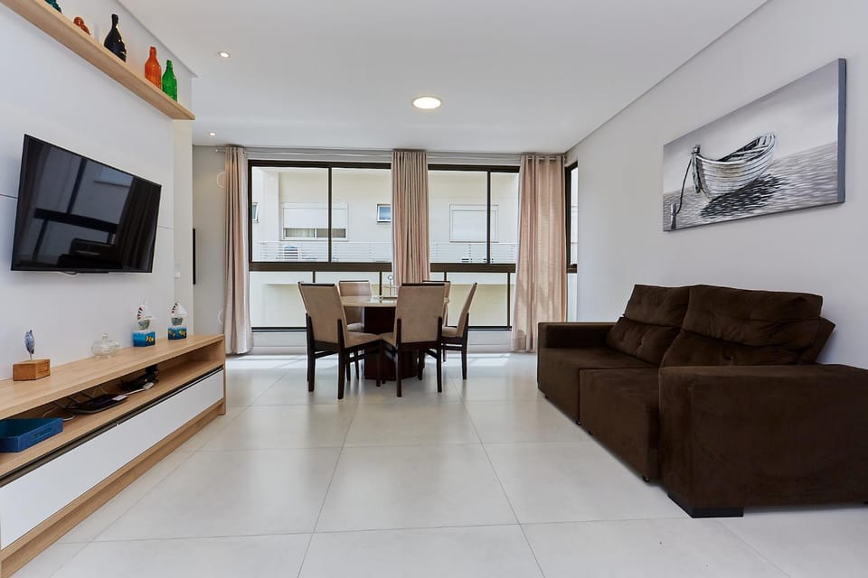 1086 Apartamento novo com 02 vagas de garagem À 100 metros da praia do centro de Bombinhas Apartment in Bombinhas