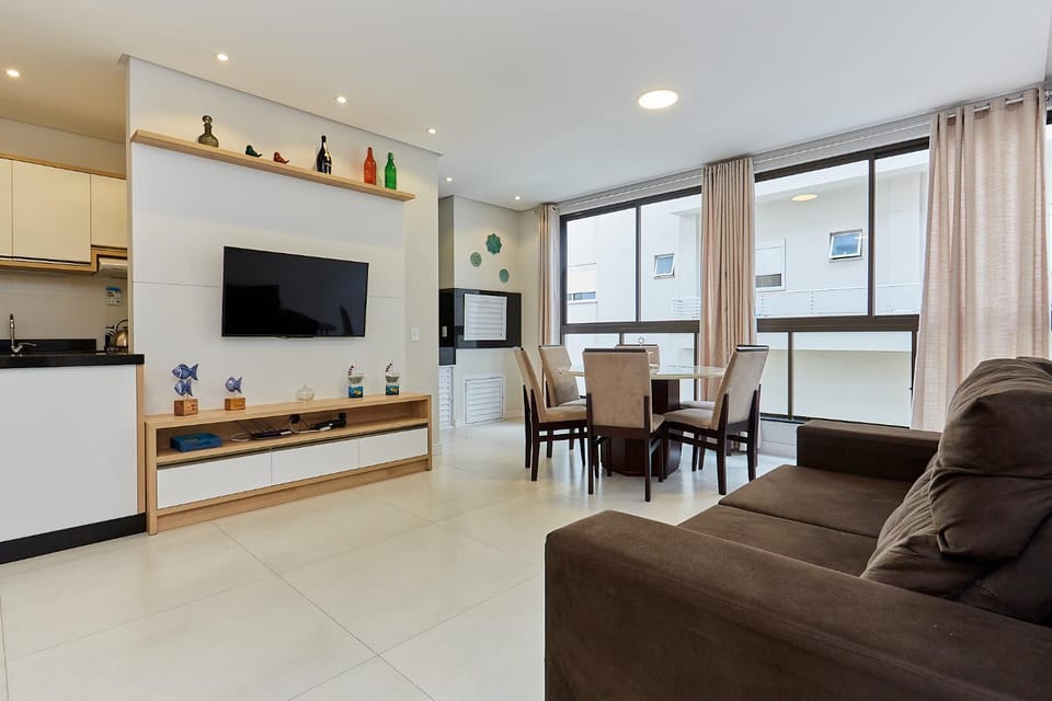 1086 Apartamento novo com 02 vagas de garagem À 100 metros da praia do centro de Bombinhas Apartment in Bombinhas