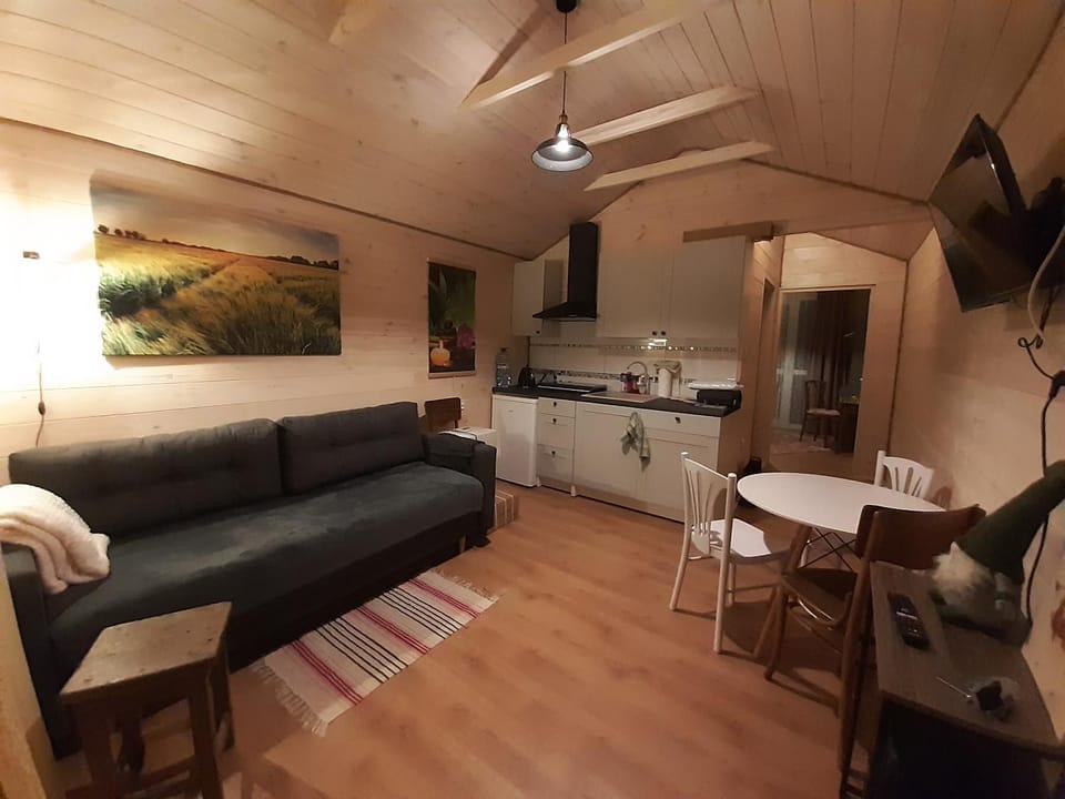 Kitchen or kitchenette, Seating area