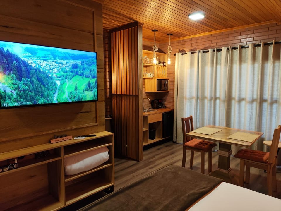 TV and multimedia, Kitchen or kitchenette, Dining area, minibar, oven