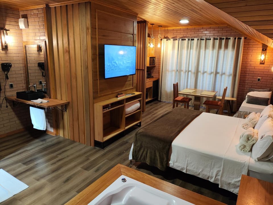 Bed, TV and multimedia, Photo of the whole room, Bedroom, hair dresser
