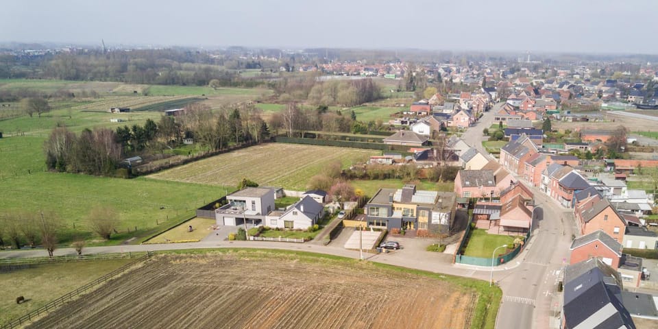 City view, Location