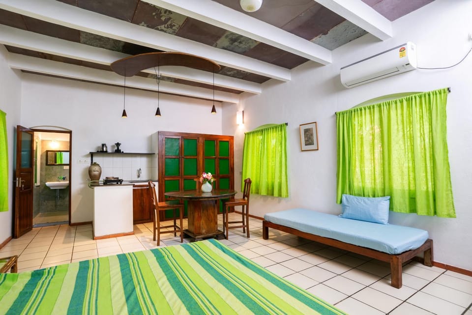 Bed, Kitchen or kitchenette, Photo of the whole room