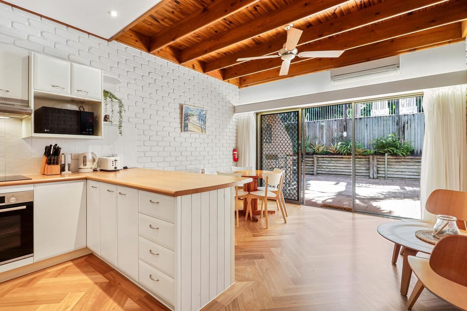 Dining area, kitchen