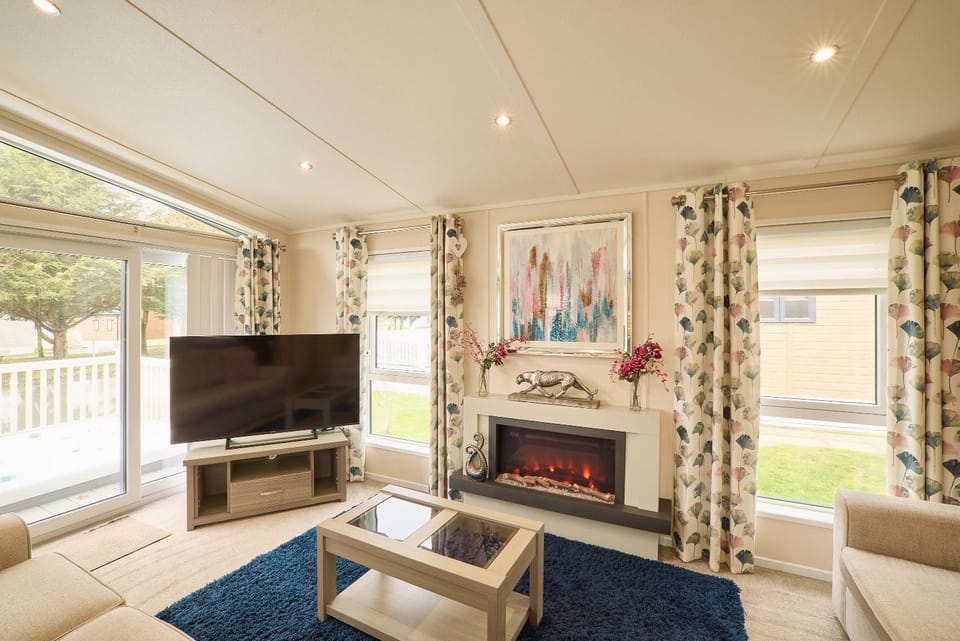 TV and multimedia, Living room, fireplace