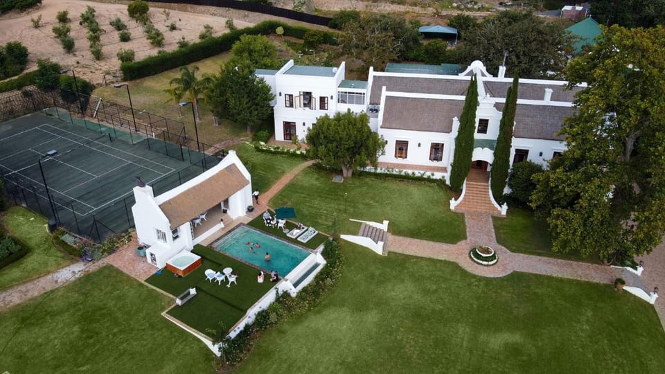 Property building, Bird's eye view, Garden, Tennis court, Swimming pool