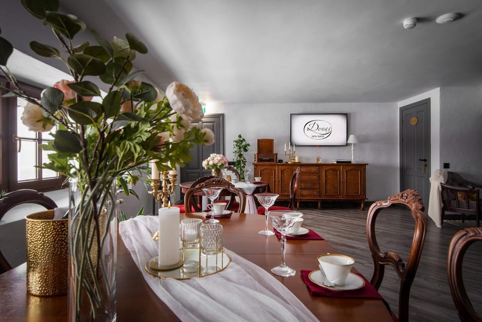 Communal lounge/ TV room