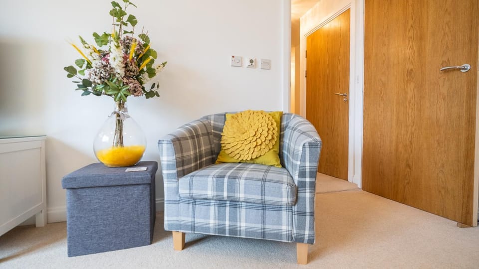 Hansen Court - Stylish Bay Apartment with Parking and River Views Apartment in Cardiff