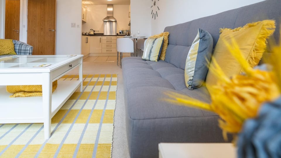 Hansen Court - Stylish Bay Apartment with Parking and River Views Apartment in Cardiff