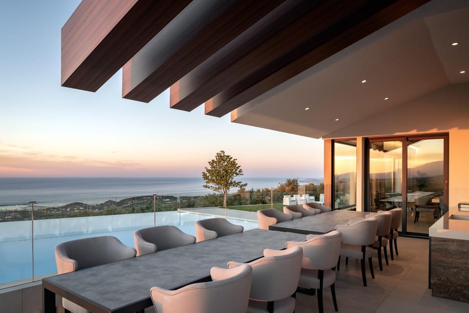 Property building, Restaurant/places to eat, Breakfast