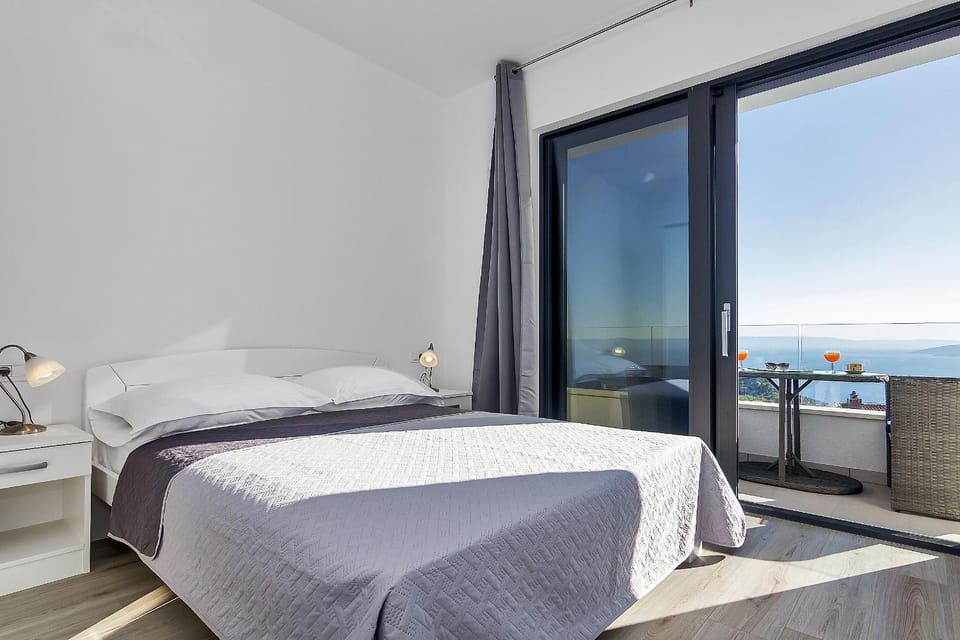 Villa Maslina with heated Pool House in Makarska