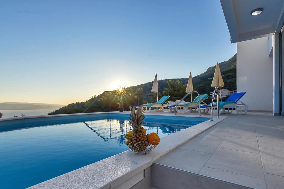 Villa Maslina with heated Pool House in Makarska
