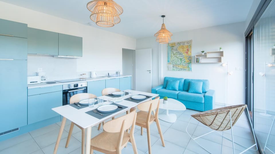 Kitchen or kitchenette, Living room, Dining area