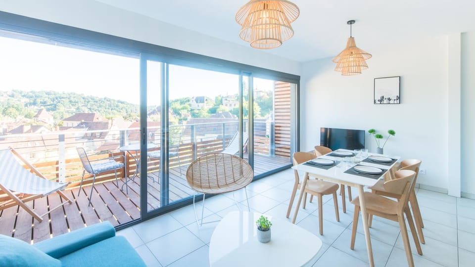 Dining area, City view