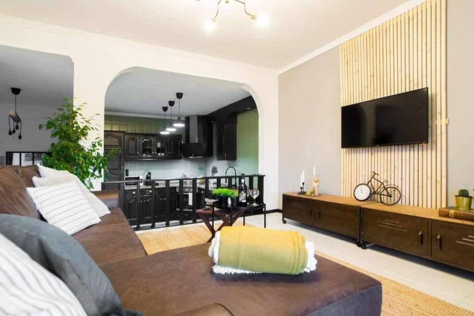 Communal lounge/ TV room, TV and multimedia, Seating area, Evening entertainment