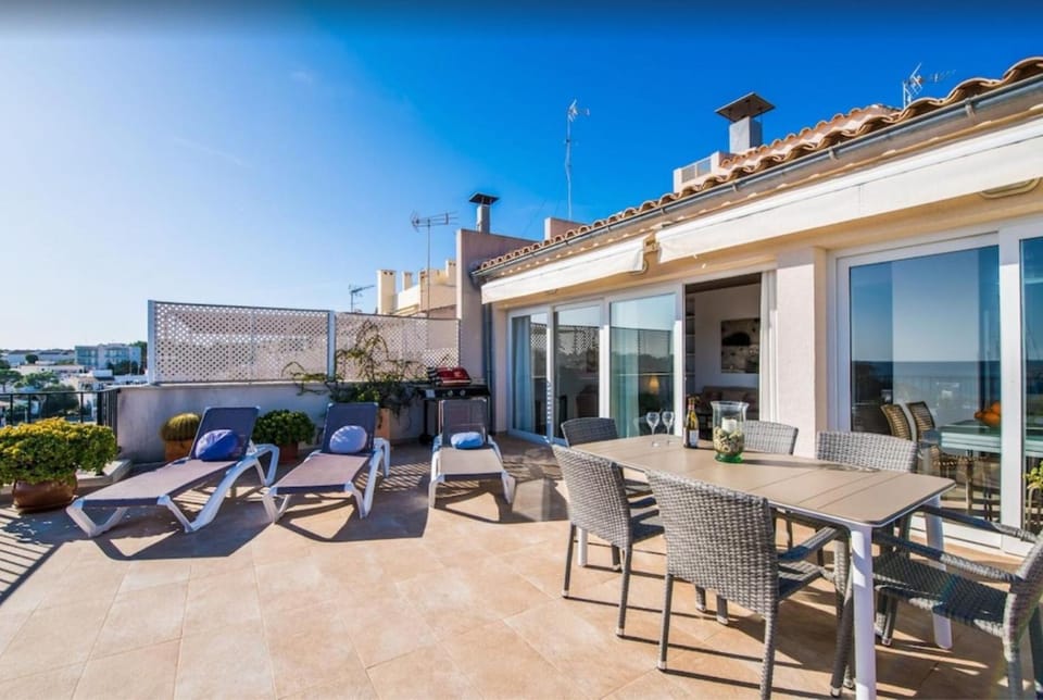 Property building, Balcony/Terrace, Living room