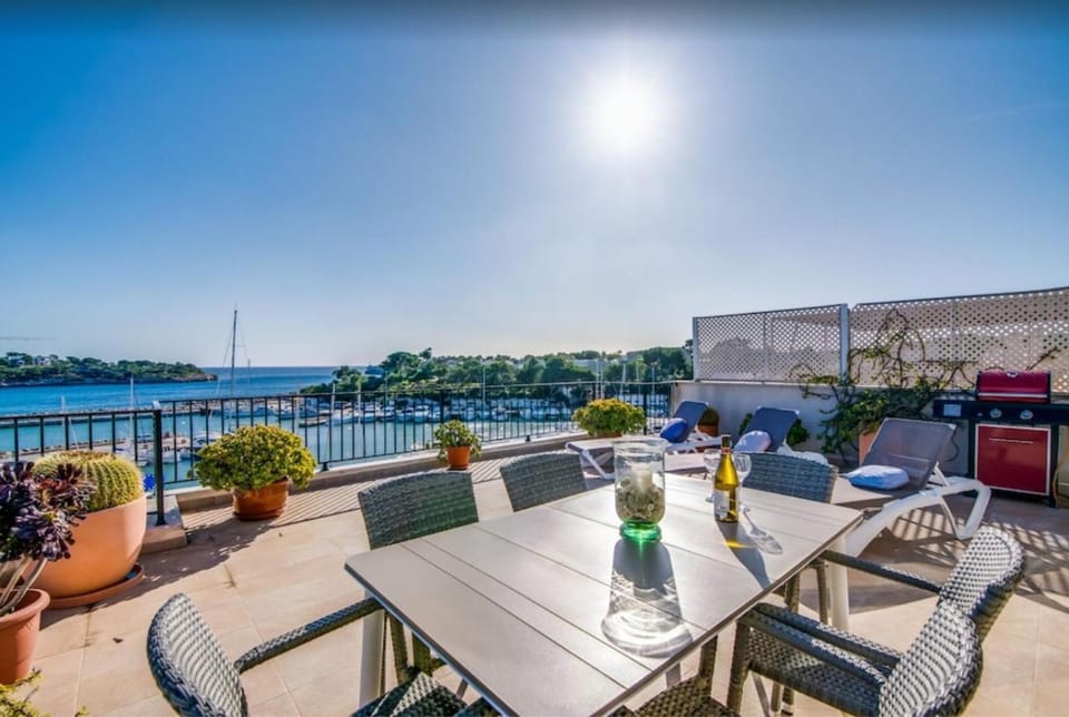 Property building, Balcony/Terrace, Living room