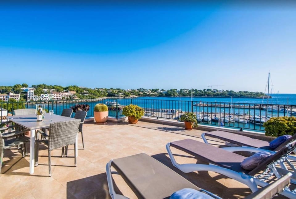 Property building, Balcony/Terrace, Living room