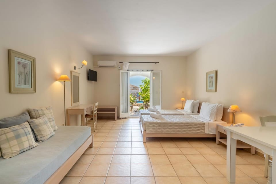 Aeolos Hotel Hotel in Koufonisia