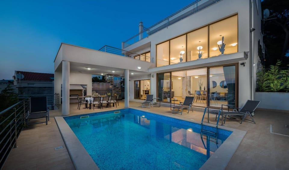 Property building, Swimming pool