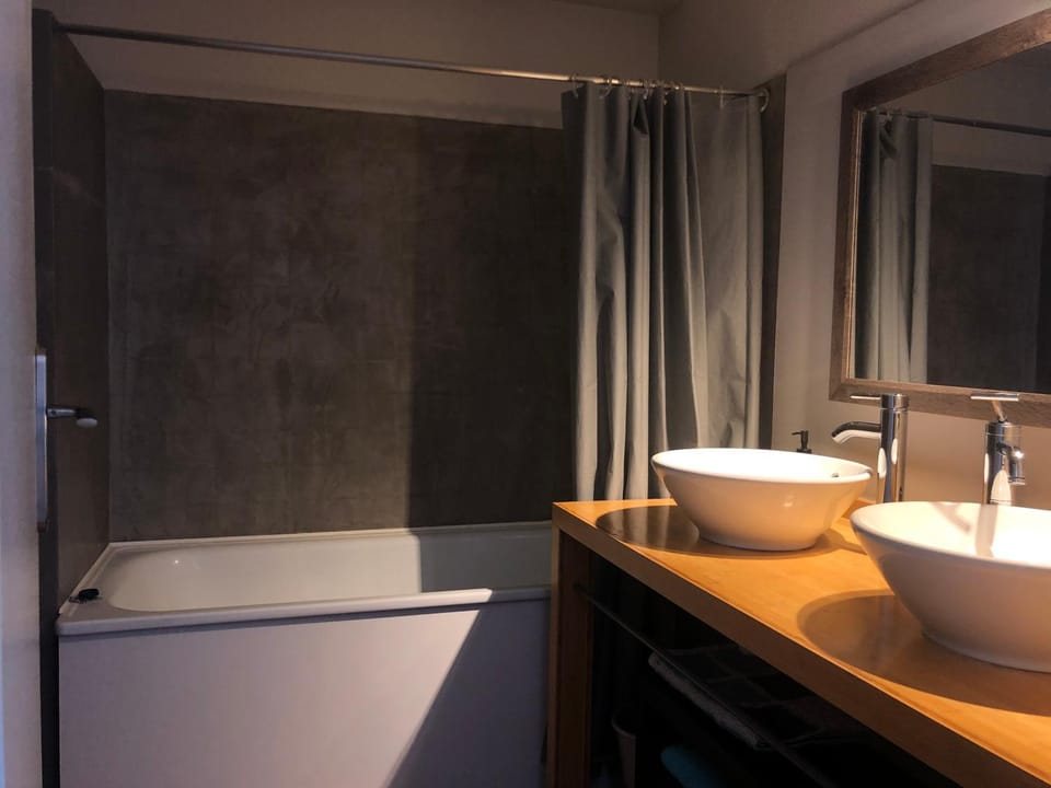 Bathroom, Bath