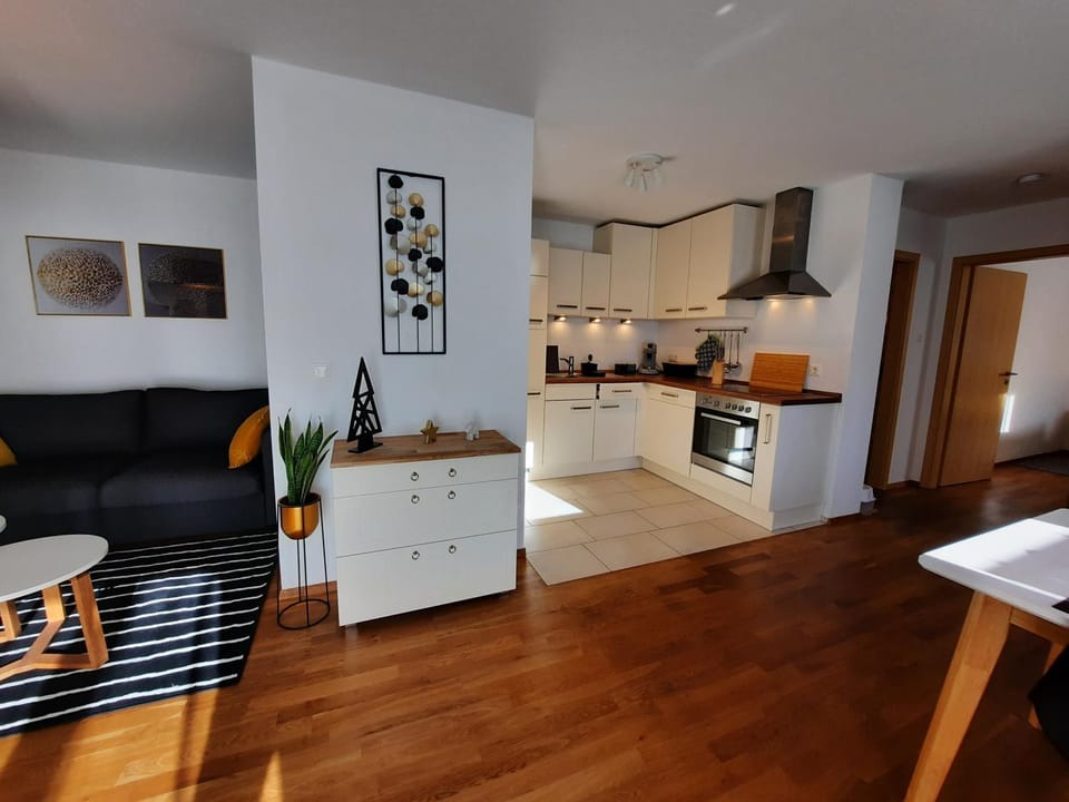 Kitchen or kitchenette, Seating area