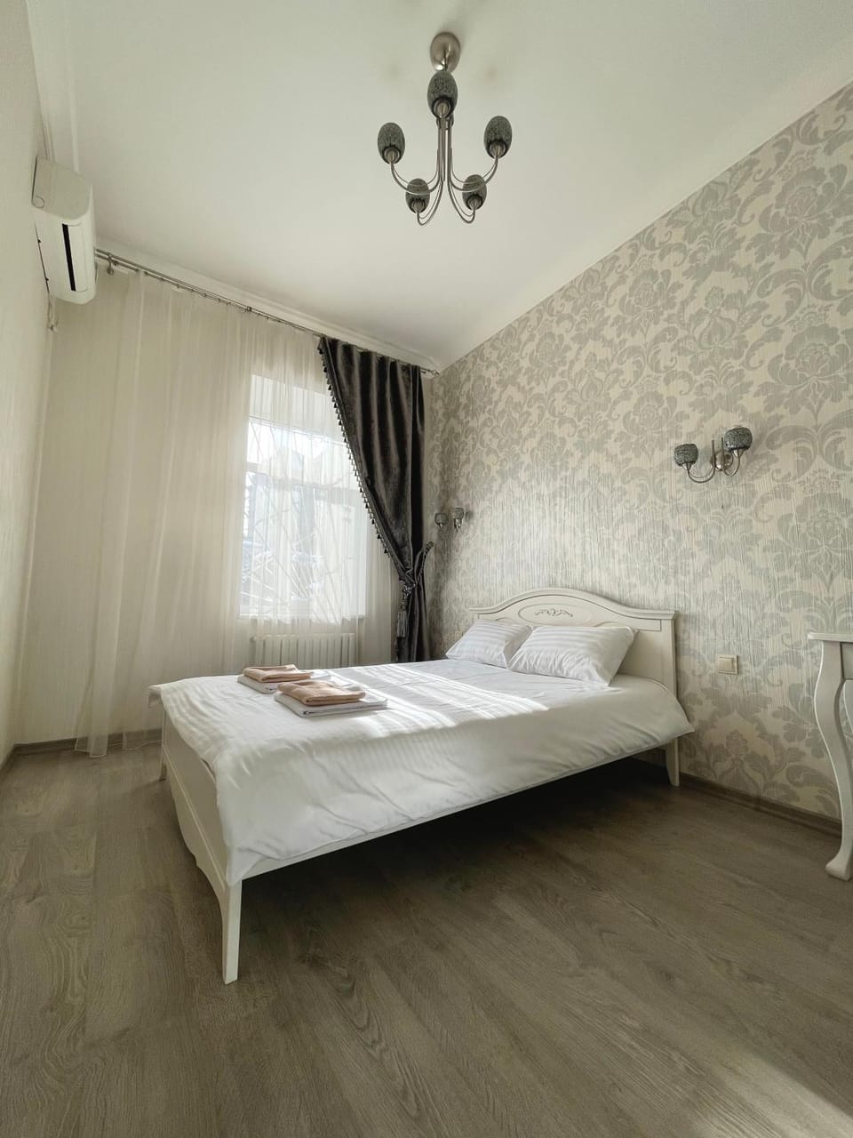 Bed, Photo of the whole room, Bedroom, air conditioner