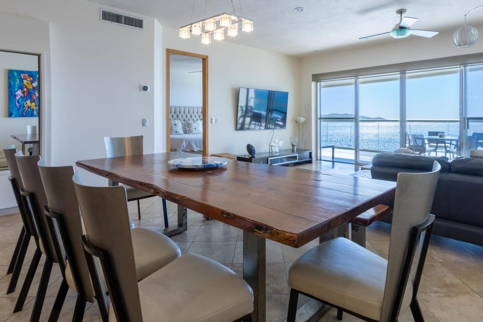 Playa Blanca Condo - 9th Floor Ocean Views! Apartment in Baja California Sur