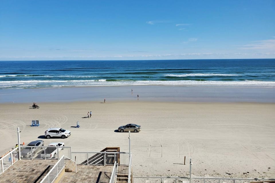 Pirates Cove Condo Unit 406 House in Daytona Beach Shores