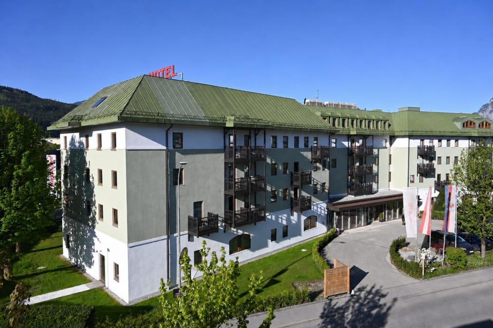 Property building, Facade/entrance, Bird's eye view, View (from property/room)