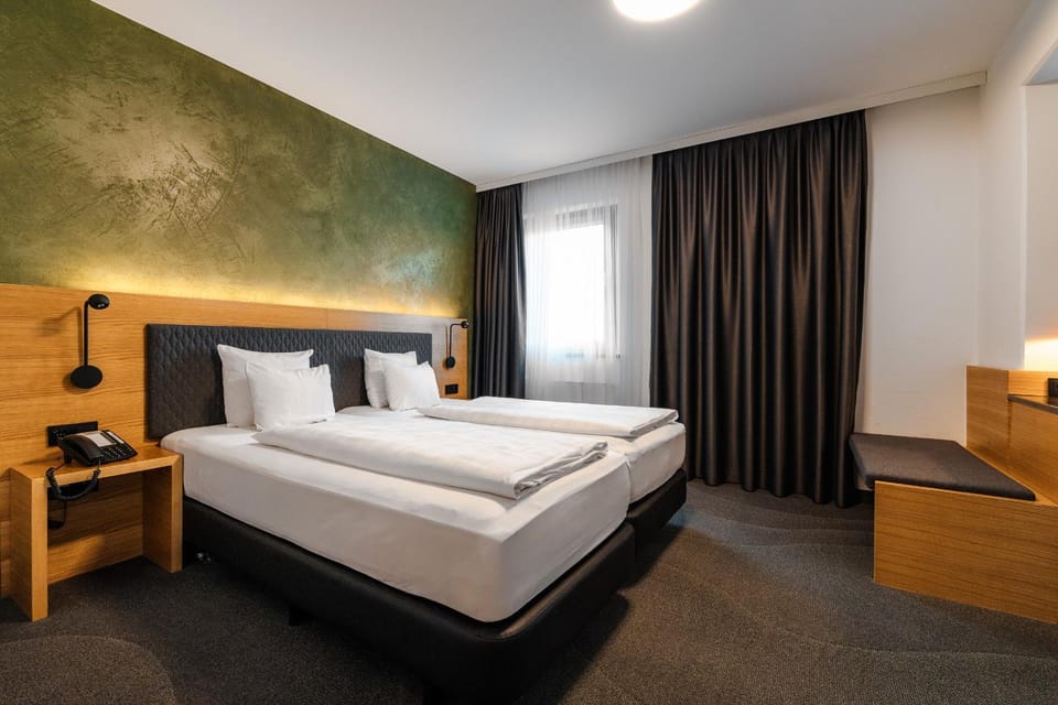 Bed, Natural landscape, TV and multimedia, Photo of the whole room, Bedroom, Mountain view