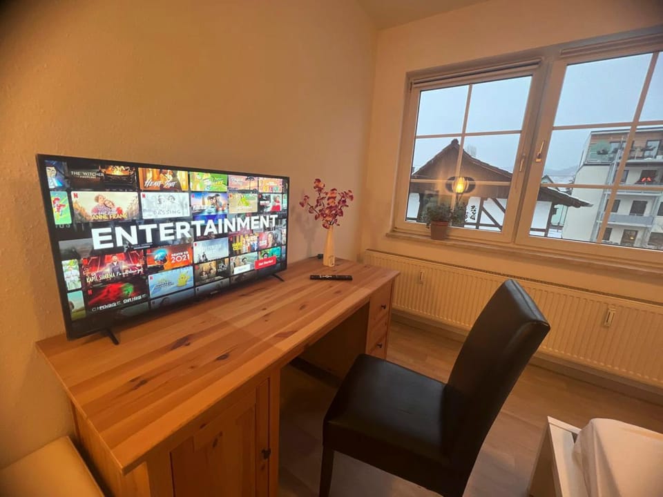 TV and multimedia, Living room, Seating area, Dining area, Evening entertainment