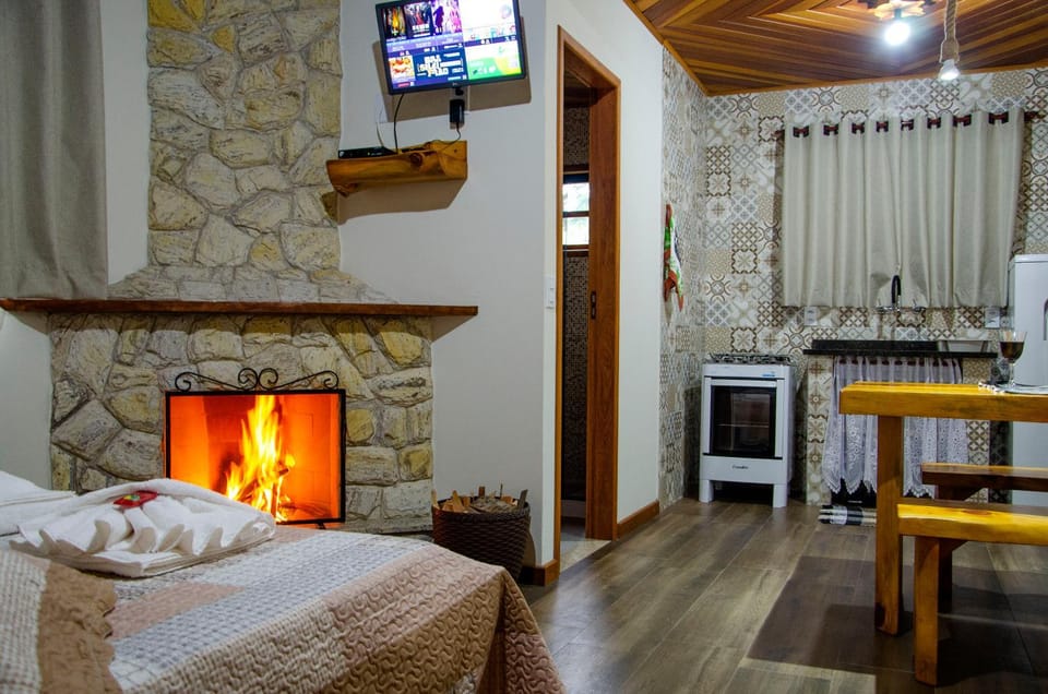 Bed, TV and multimedia, Kitchen or kitchenette, Bedroom, stove