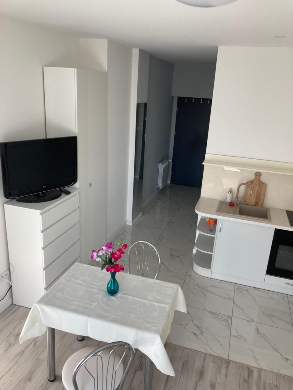 Communal lounge/ TV room, TV and multimedia, Living room, Dining area, Breakfast