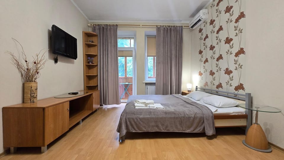 TV and multimedia, Photo of the whole room, Bedroom