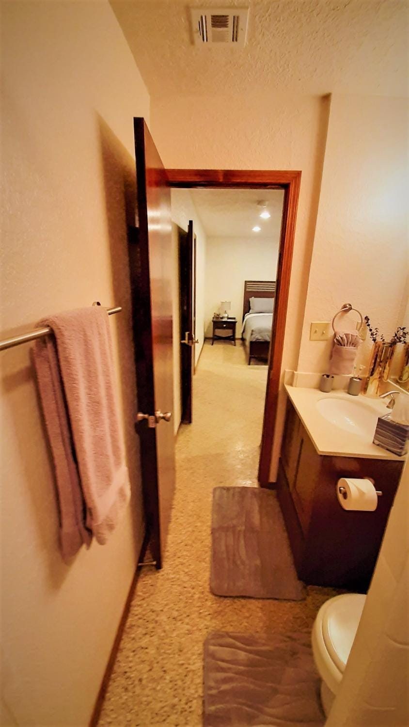 Near to OUHSC Hospitals-Garage Studio Apartment in Oklahoma City