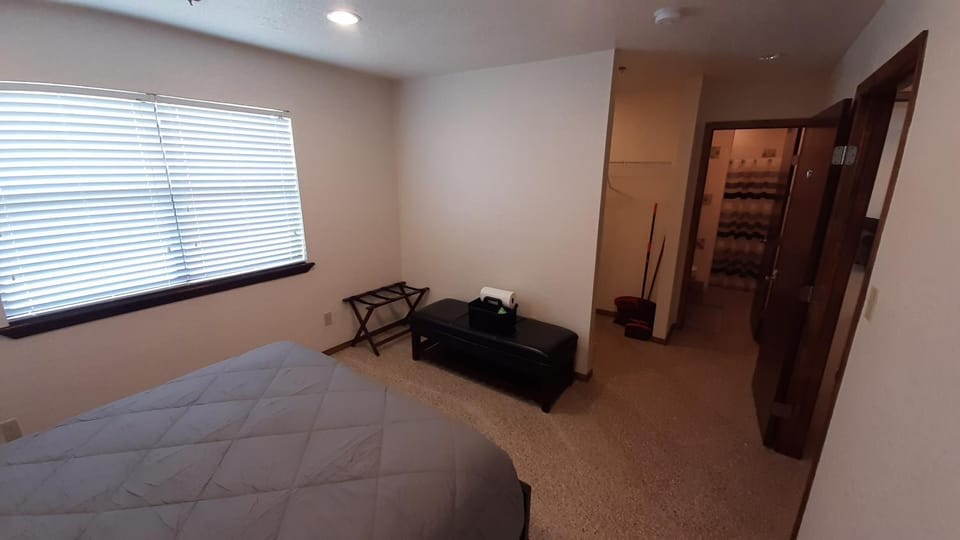 Near to OUHSC Hospitals-Garage Studio Apartment in Oklahoma City