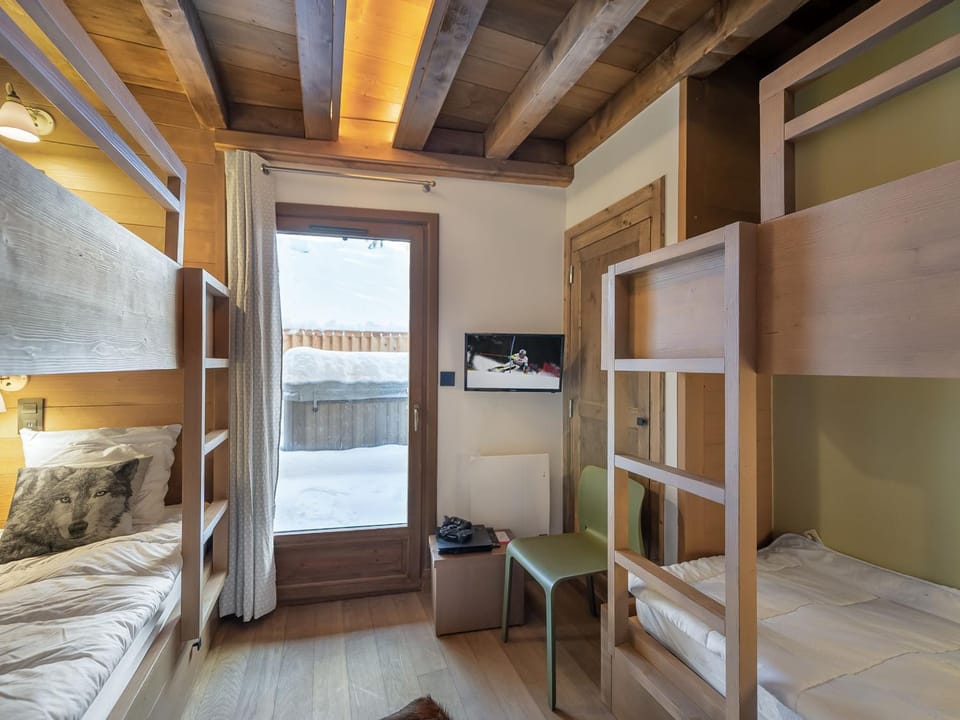 Chalet au centre de Courchevel Village pour 12 pers avec Sauna et Wifi - FR-1-562-50 Chalet in Saint-Bon-Tarentaise