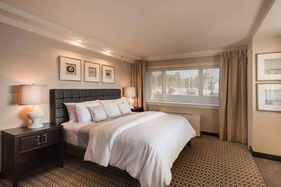 Photo of the whole room, Sea view