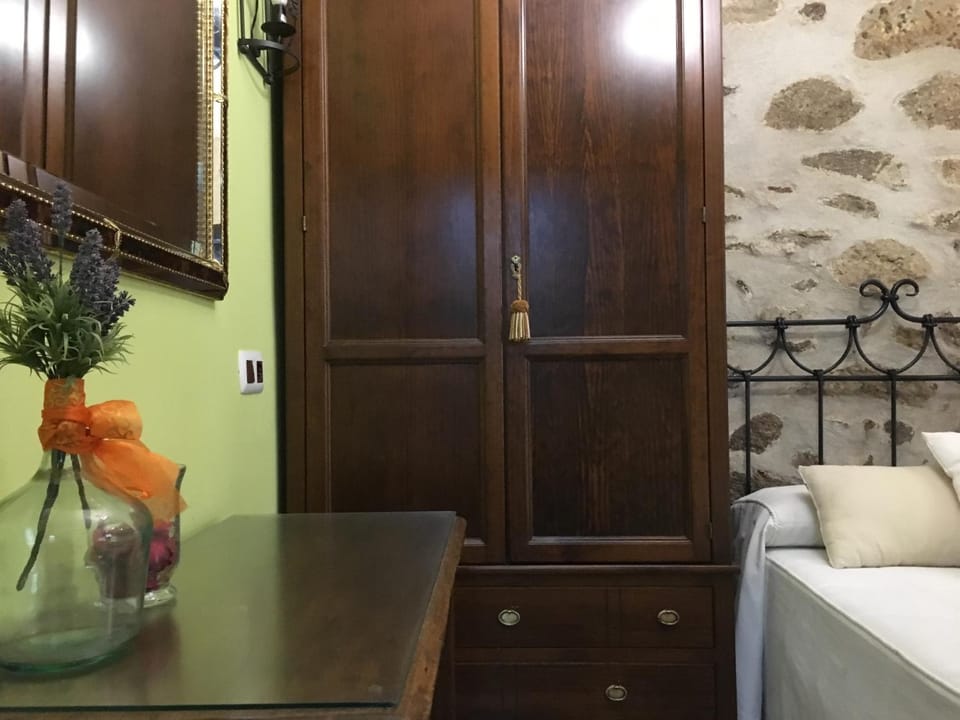 Bed, Photo of the whole room, Family