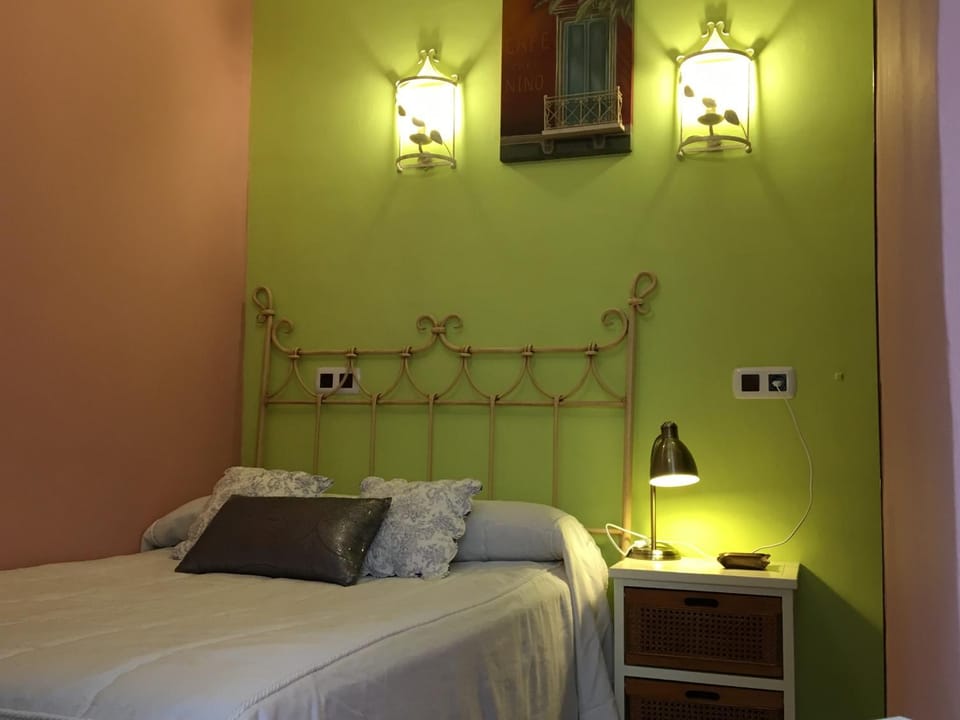Bed, Photo of the whole room