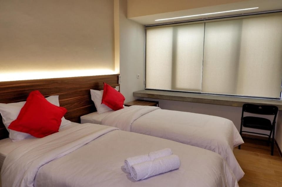 Bed, Photo of the whole room, Seating area, Bedroom, Quiet street view, towels