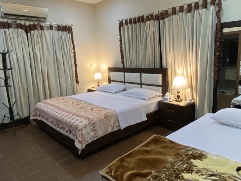 Bed, Photo of the whole room, Bedroom, air conditioner
