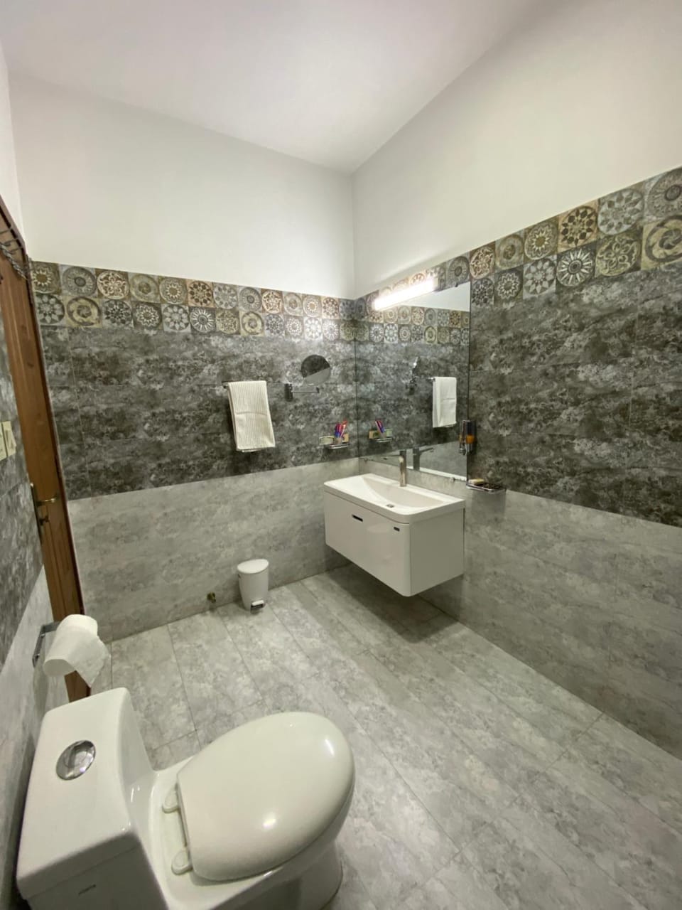 Toilet, Bathroom, bidet, towels