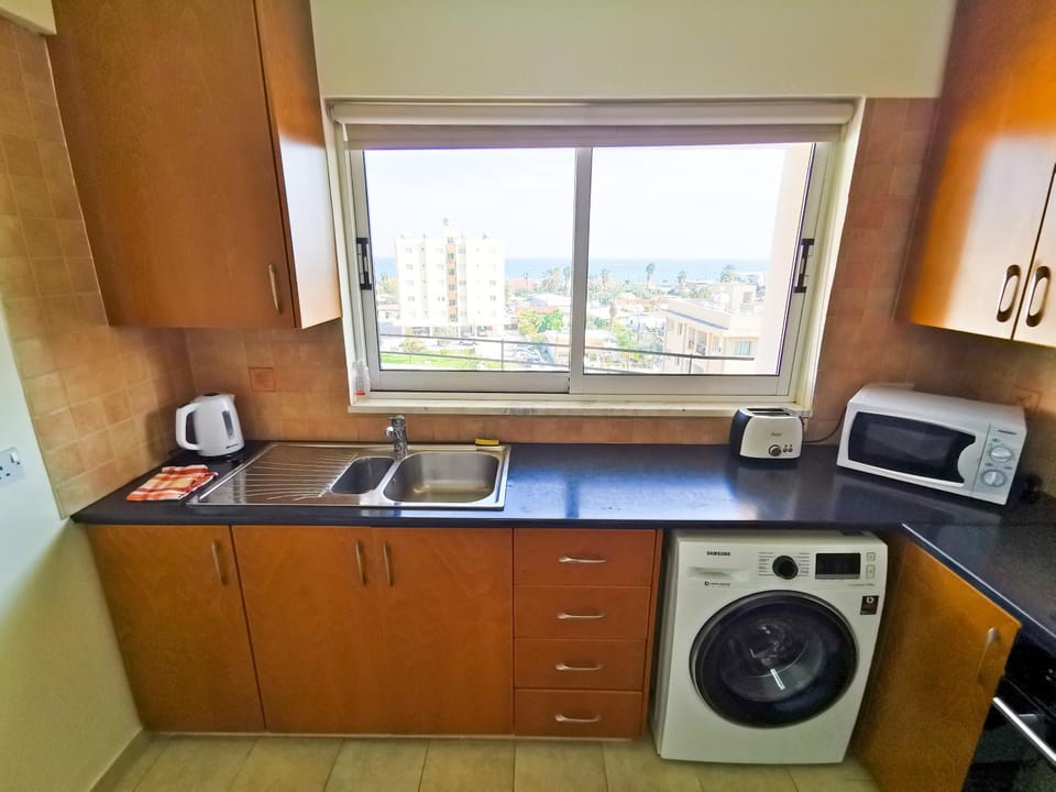 Kitchen or kitchenette, stove, toaster, washing machine