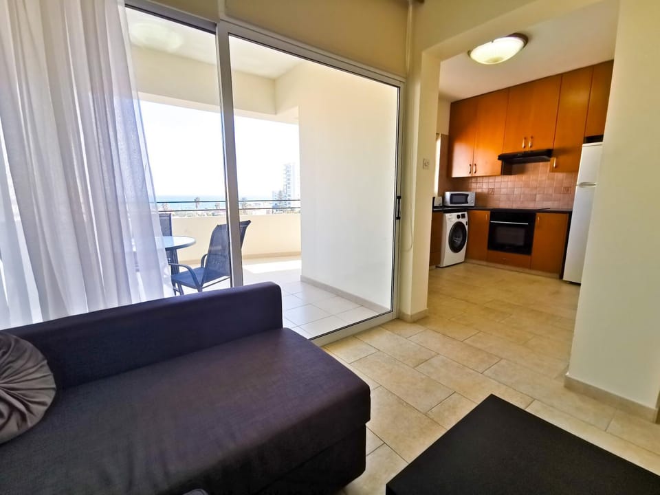 Balcony/Terrace, Kitchen or kitchenette, Living room, Seating area, oven, stove