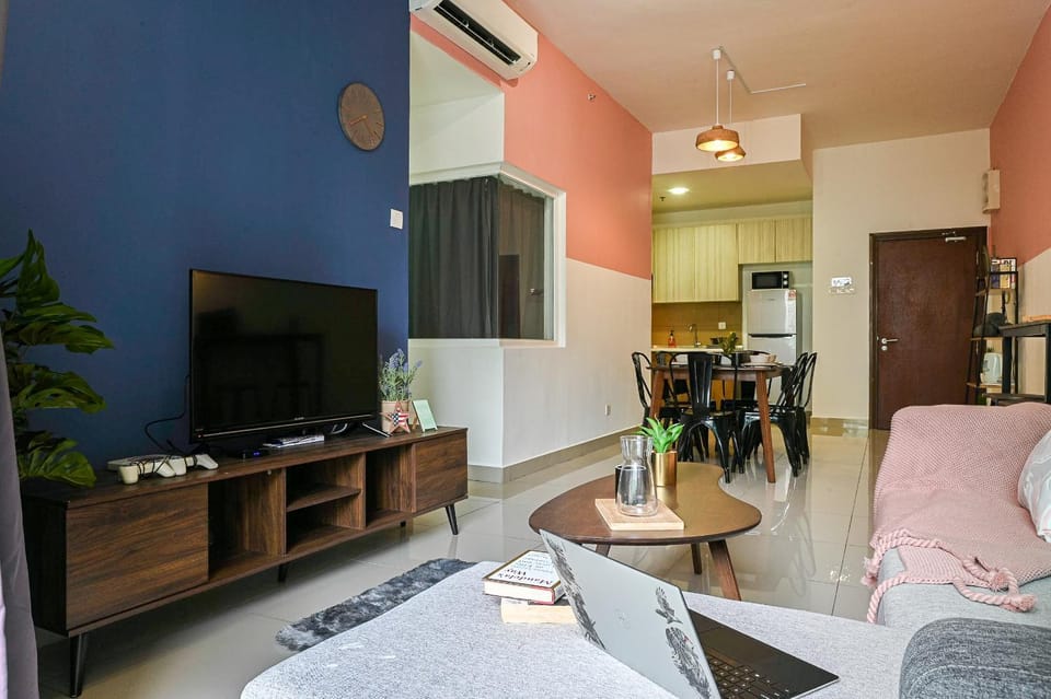 TV and multimedia, Living room, Seating area, Dining area