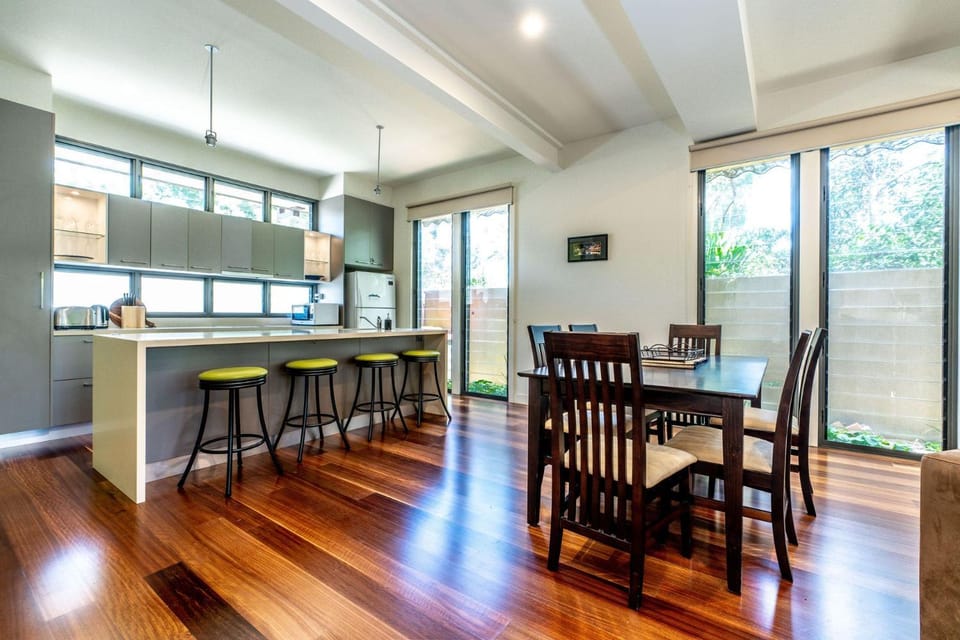 Dining area, kitchen