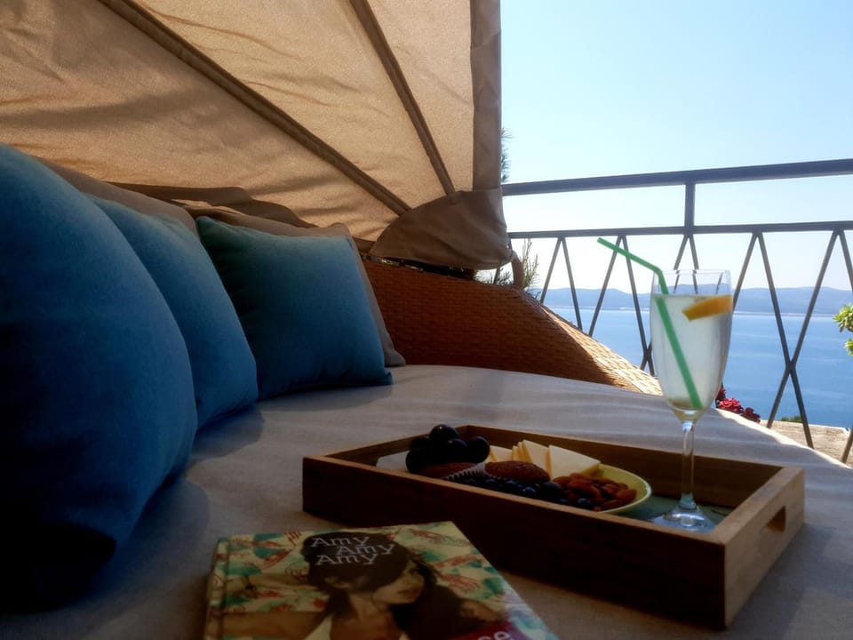 Balcony/Terrace, Balcony/Terrace, Seating area, Sea view, Sea view, Sunset