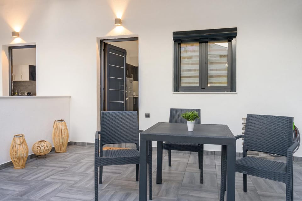 Property building, Balcony/Terrace